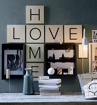 Grote houten scrabble letters voor aan de muur